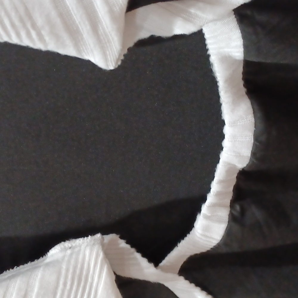 NWOT Blk & White Fun & Flirty Attention Grabber - Picture 8 of 10